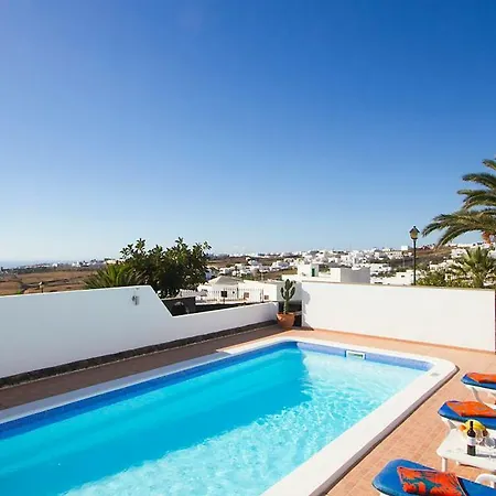 Casa Mcelroy * Tías