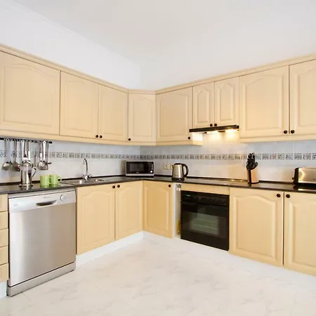 Casa Mcelroy * Tías